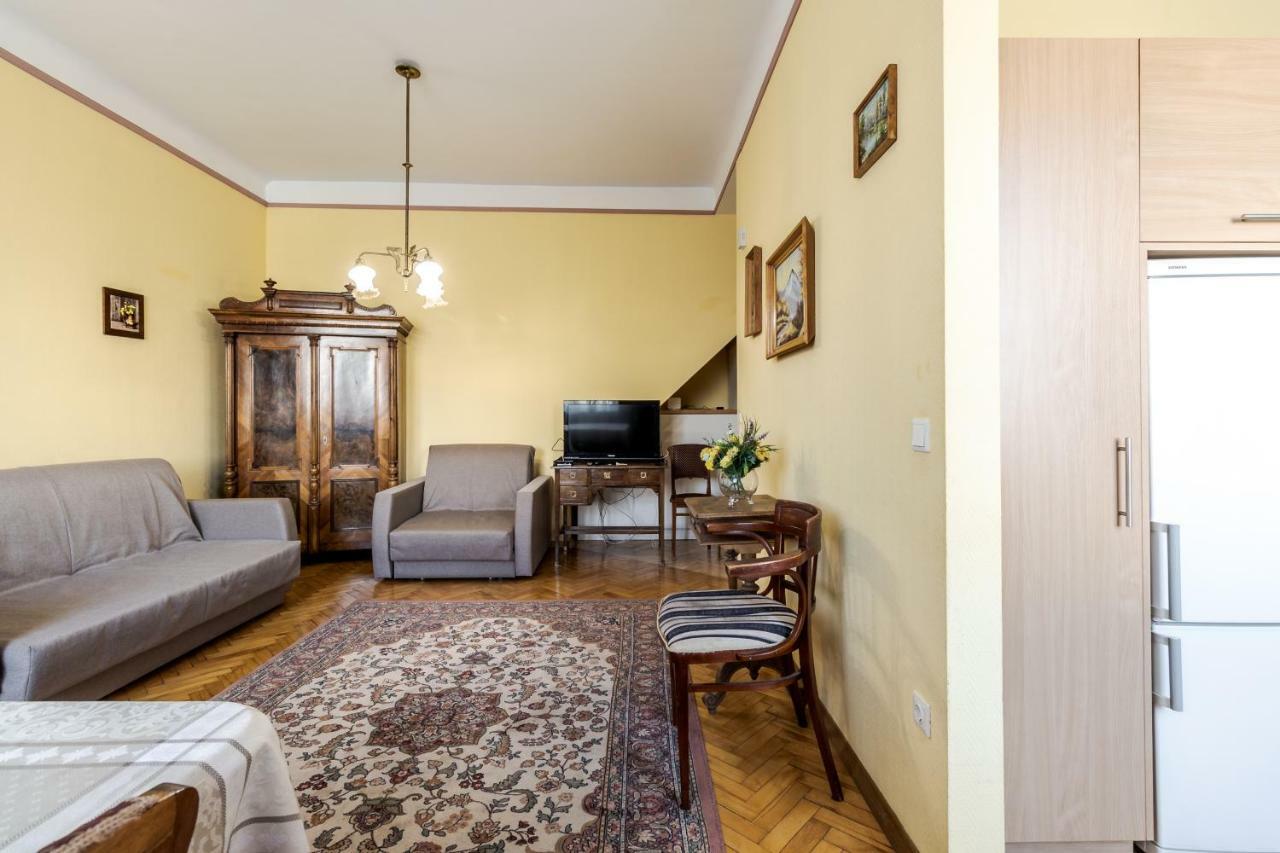 George Apartment リヴィウ エクステリア 写真