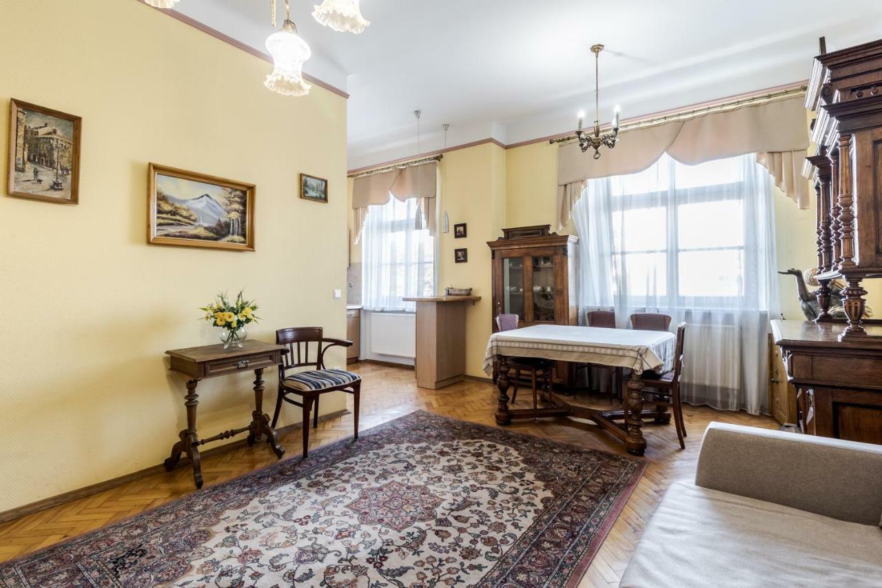 George Apartment リヴィウ エクステリア 写真