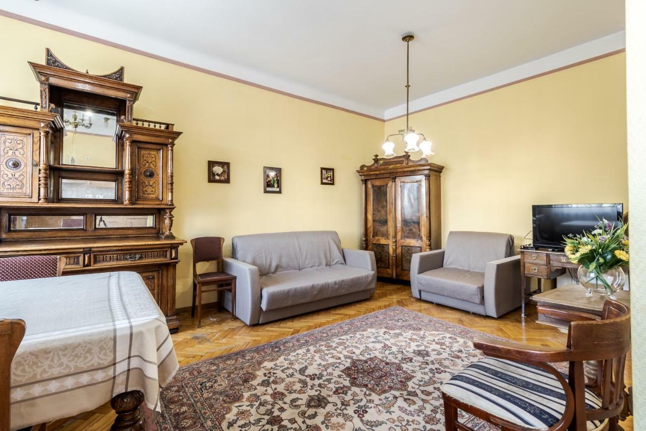 George Apartment リヴィウ エクステリア 写真