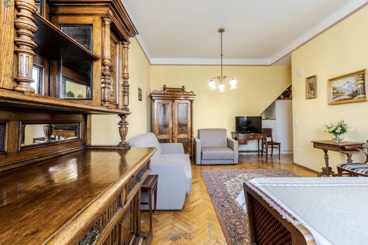 George Apartment リヴィウ エクステリア 写真