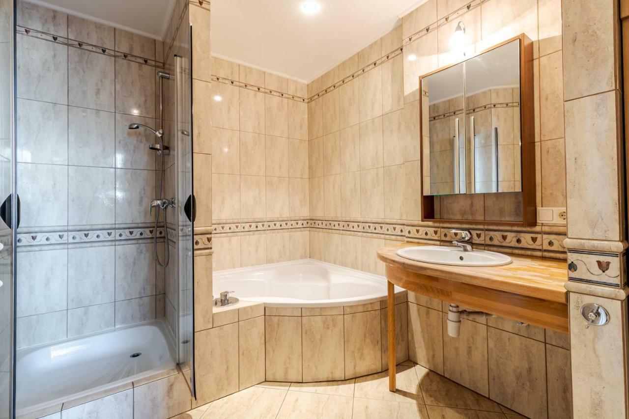 George Apartment リヴィウ エクステリア 写真