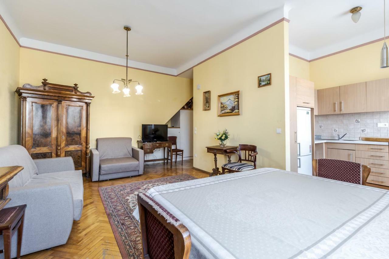 George Apartment リヴィウ エクステリア 写真
