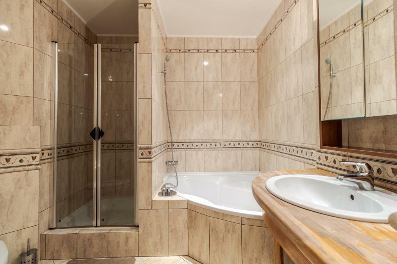 George Apartment リヴィウ エクステリア 写真